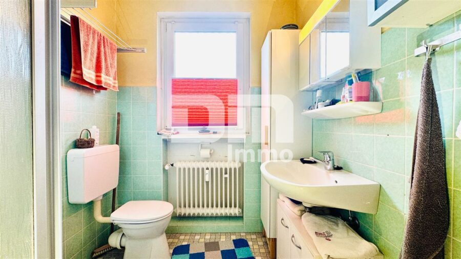Großzügiges 1-2 Familienhaus mit vielseitigem Nutzungspotenzial und schönem Garten - OG / DG Bad / Dusche